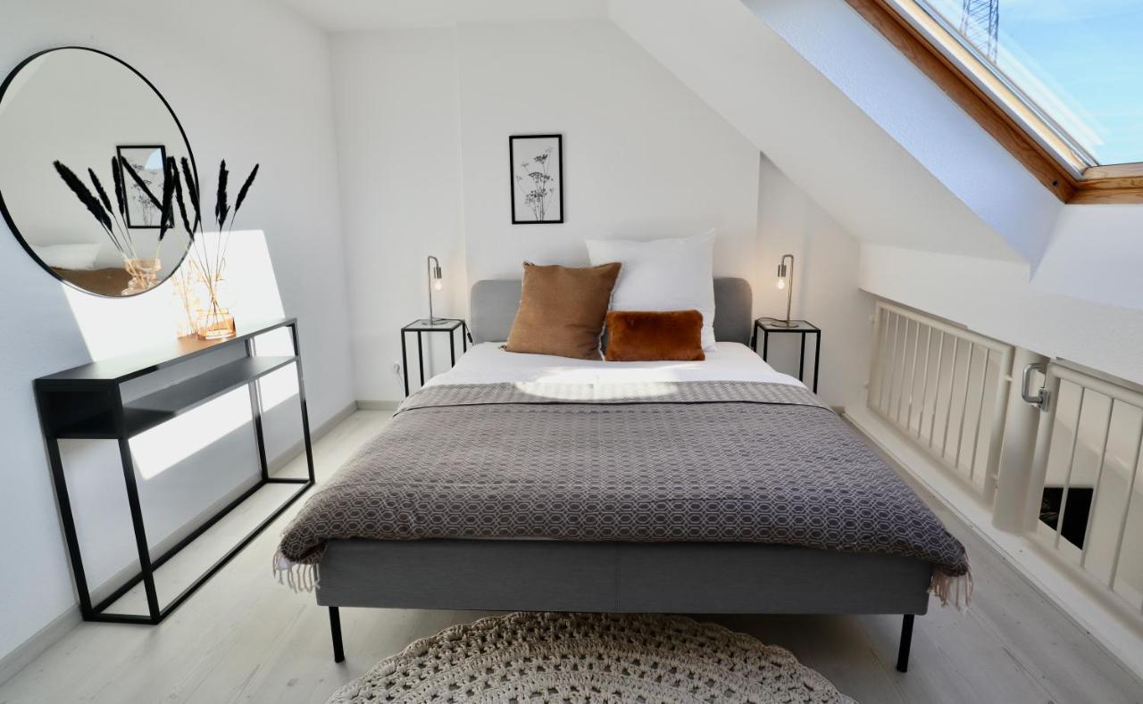 Gallery Apartment: Maisonette + Free Parking + Netflix Essen Bagian luar foto