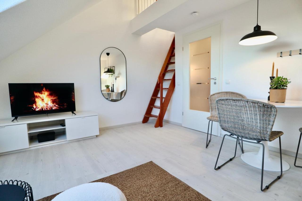 Gallery Apartment: Maisonette + Free Parking + Netflix Essen Bagian luar foto
