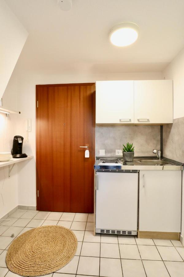 Gallery Apartment: Maisonette + Free Parking + Netflix Essen Bagian luar foto