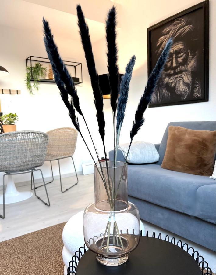 Gallery Apartment: Maisonette + Free Parking + Netflix Essen Bagian luar foto